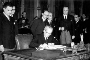 1947. február 10-én írta alá Gyöngyösi János, a Nagy Ferenc-kormány külügyminisztere Párizsban a II. világháborút lezáró békeszerződést a győztes hatalmakkal.