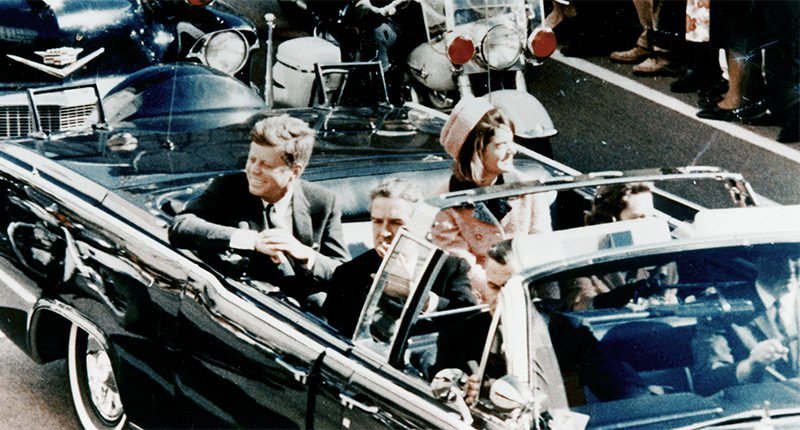 Percekkel a merénylet előtt: Dallas, 1963. november 22. (Fotó: RawStory)