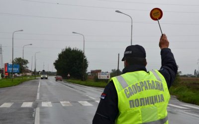 Azért is súlyos büntetést kaphat, ha túl hangosan hallgatja a zenét Az új közlekedésbiztonsági törvény újdonságai