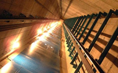 Negyvenéves liftekben utazunk