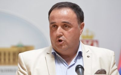 Fél lakással kezdte, számos luxusingatlan tulajdonosaként szállt ki a politikából