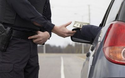 Le akarta fizetni a rendőrt, őrizetben a bolgár kamionsofőr