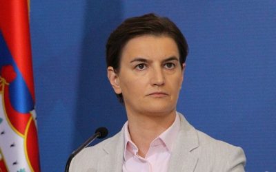 „Ana Brnabić minden szerbiai családot 5000 euróval adósított el”