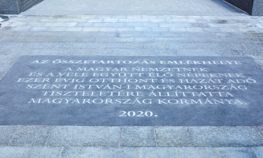 Hogy tudni lehessen: Állíttatta (vagy inkább ásatta?) Magyarország Kormánya