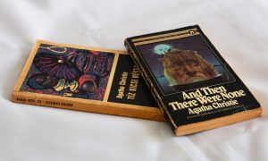 Agatha Christie Tíz kicsi néger az 1968-as magyar nyelvű kiadás és az amerikai1973-ból