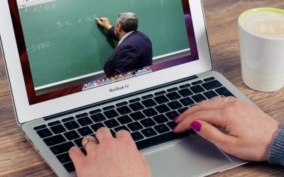 Ezek az egyetemek kaptak engedélyt a távoktatás végzéséhez Köztük több szabadkai is, kivéve a Közgazdasági Kart, amely valószínűleg nem is kérvényezte azt