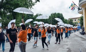 Ballagók tánca Zentán (Fotó: Zentai Gimnázium)