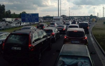 Öt-hat órás várakozás, fennakadás a határátkelőkön Ezen a hétvégén várják a legtöbb utazót