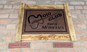 Emlékfal a Mojo Clubban (Fotó: SZMSZ)