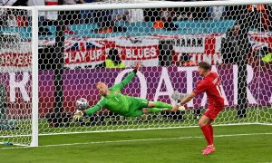 Schmeichel védése a Dánia-Anglia találkozón (Fotó: UEFA EURO 2020)