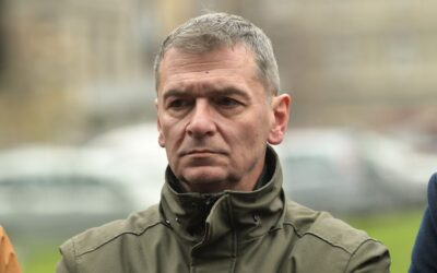 Incidens a loznicai városháza előtt Ćuta megpróbált bejutni az ülésre