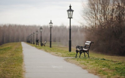 Tiltakozó séta és zajkeltés a csend városában