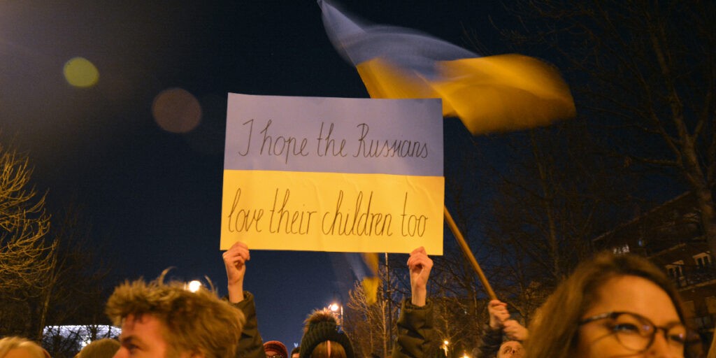 Magyarországon is tüntettek az orosz nagykövetség előtt. Budapest, 2022. február 24. (Fotó: Szappanos Veronika/SZMSZ)