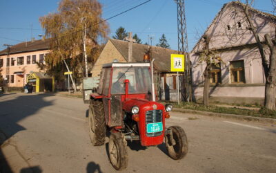 A traktoristákat és munkagépek vezetőit is felszólították a közlekedési szabályok betartására