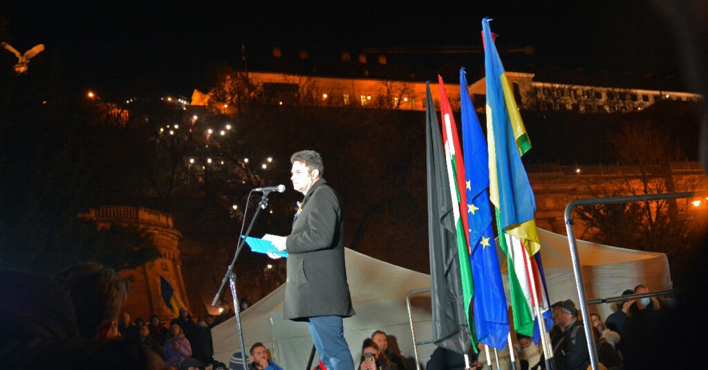 Márki-Zay Péter a Turul, a Sándor-palota és az Orbán rezidencia alatt