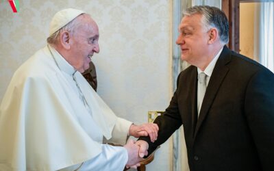 Megérkezett Ferenc pápa gépe Budapestre, ingyen utazhatnak a hívők a rendezvényekre