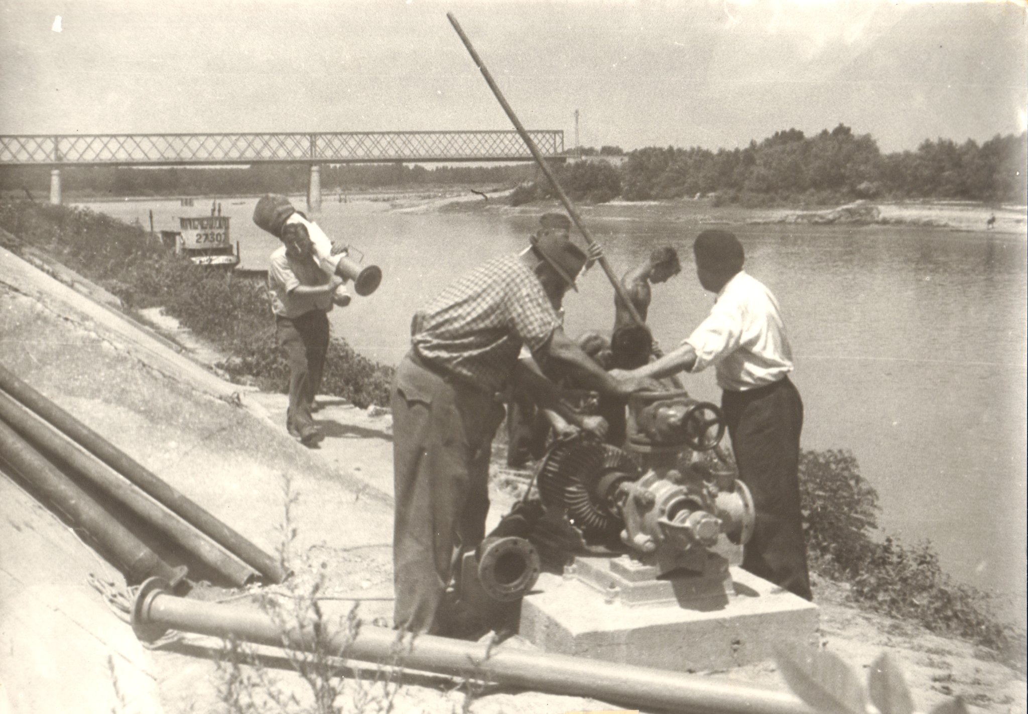 Az 1960-as évek elején zentai Napredak kendergyár szakemberei önkéntes munkával a Tisza-parton szivattyút szereltek fel, amely elegendő vizet biztosított a tűzoltó kocsiknak