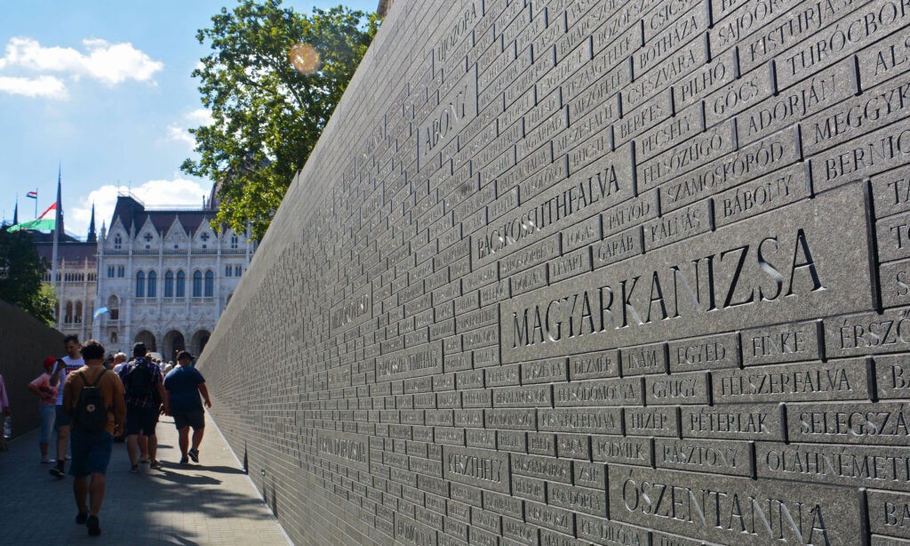 A „Magyar” előtagot különböző időkben viselő, ill. nem viselő városok természetesen azzal együtt jelentek meg