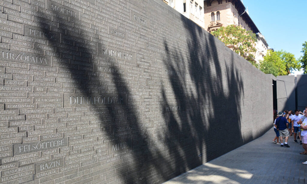 Néhol azért árnyék vetül a múltra