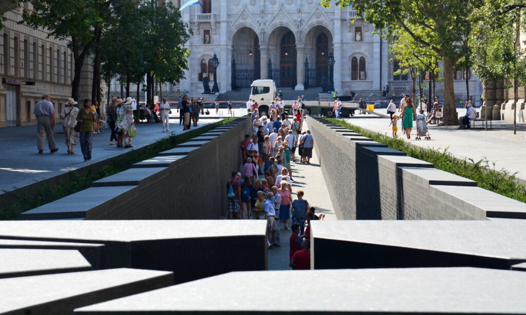 Száz méter lejtő, aztán száz méter felfelé és közben falnézegetés