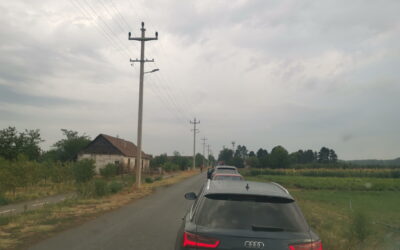 Másfél órát is várni kell Királyhalomnál, hétfőn is tömeg van a határokon