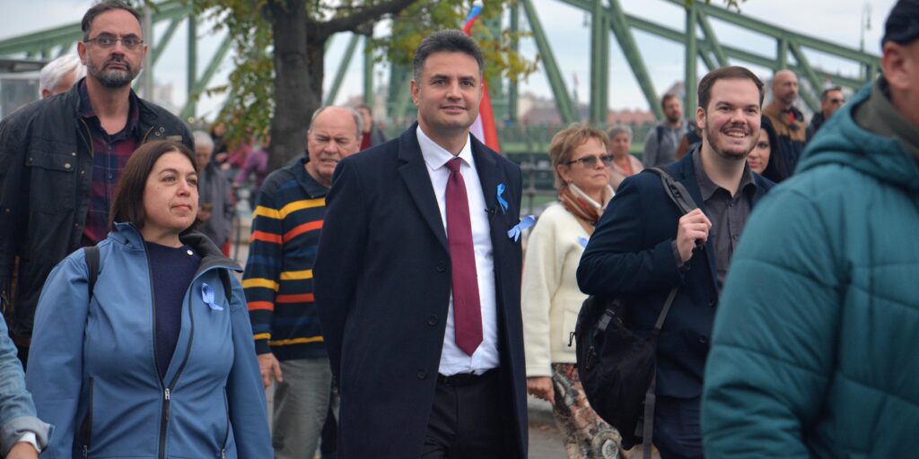 Ellenzéki politikusok is feltűntek a tömegben