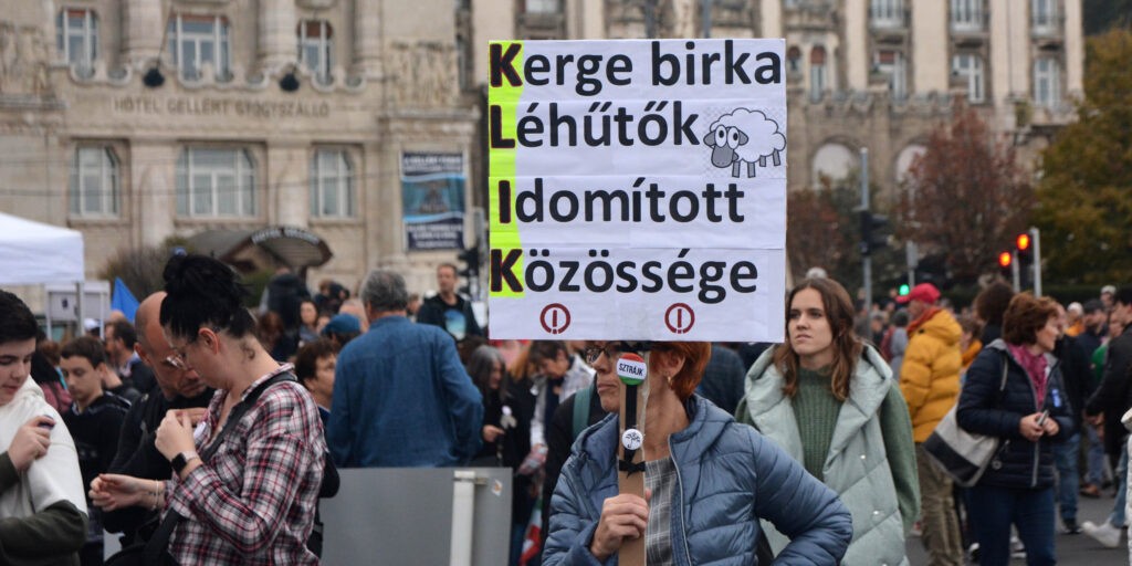 A sikeres tüntetéshez jó ötletek is jól jönnek. Budapest, 2022. október 23. (Fotó: Szappanos Veronika/SZMSZ)
