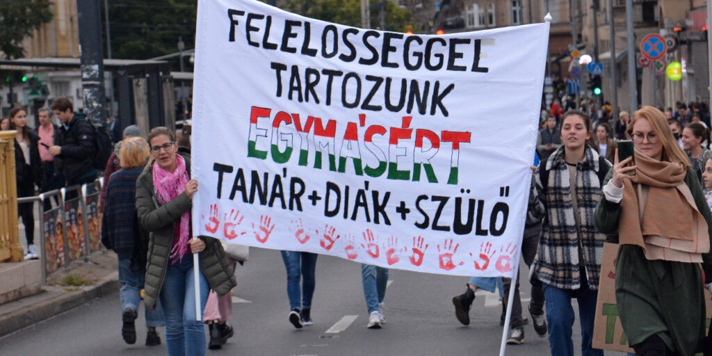 Tanárok, diákok és szülők is részt vettek a mai tüntetéseken Budapesten,