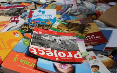 A törvény lehetővé teszi, hogy mindenki ingyenes tankönyveket kapjon