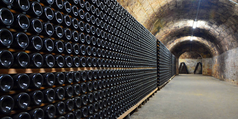 A palackoknak 10 bar feletti nyomást is ki kell birniuk, a Törley Pincészetben így pihennek (Fotó: Szappanos Veronika SZMSZ)