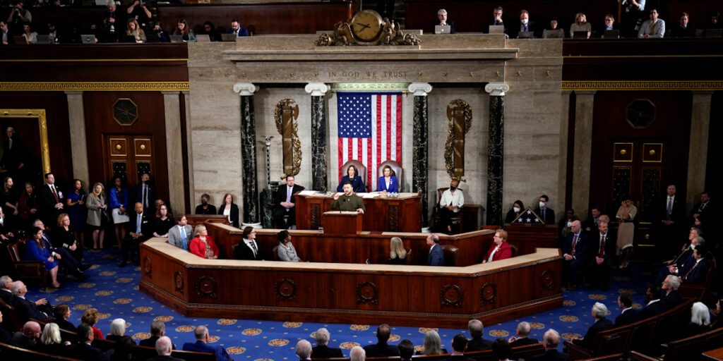 Volodimir Zelenszkij ukrán elnök az amerikai Kongresszus mindkét házának együttes ülésén szólal fel. Washington, 2022. december 21. (Fotó: Carolyn Kaster/AP/Beta)