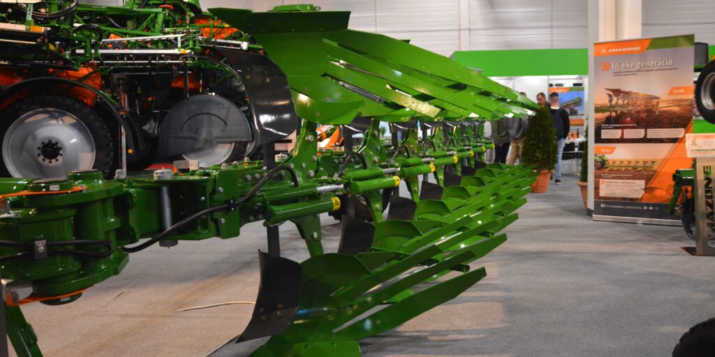 Az Amazonen-Werke ezzel a félig-függesztett váltvaforgató ekével lett díjazott (Fotó: Szappanos Veronika/SZMSZ)