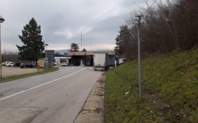Már el is távolították a szégyenletes táblát a határról