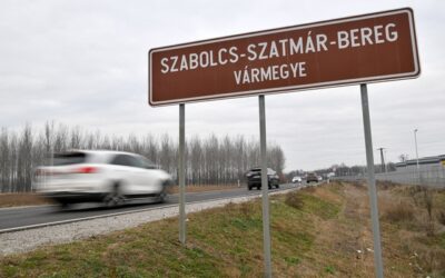Magyarországon elkezdték lecserélni a megye feliratú táblákat vármegyésre (Fotó)