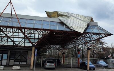 Szabadkán is rengeteg kárt okozott a szombati szél A buszállomás is megrongálódott a viharban