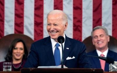 Biden energikus Unió-beszéde a kisember védelmében Az egyszerre békülékeny, de merészen őszinte beszédet rekordszámú, 101 álló ováció szakította meg