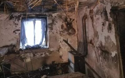 Egyedül neveli fogyatékkal élő fiát, most leégett a háza a tiszaszentmiklósi édesanyának