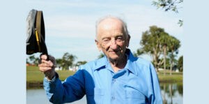 Ben Ferencz búcsút int floridaai otthona előtt, 2017 decemberében (Fotó: Purger Tibor)