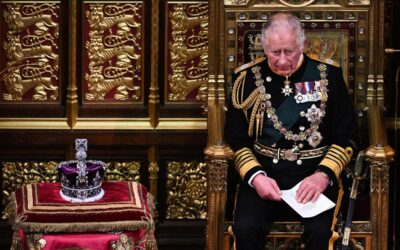 Először köszöntötte népét uralkodóként a Buckingham-palota teraszáról III. Károly