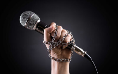 Kirúgták az újságírót, mert megosztotta, hogy támogatja a tüntetéseket