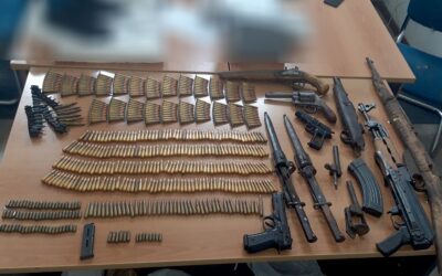 Illegális fegyverarzenál miatt tesznek feljelentést egy kamaszfiú és annak nagyszülei ellen (Fotó)