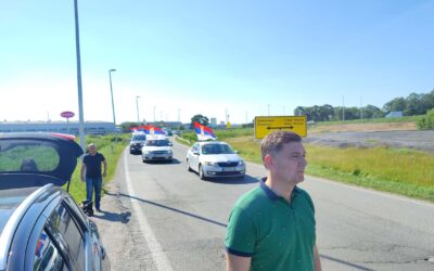 Autós felvonulással indult a legújabb erőszakellenes tüntetés