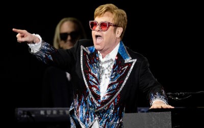 Elton John megvakult