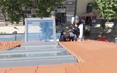 Egy budapesti belvárosi háztetőn fogtak el egy amerikai drogdílert (Fotók)