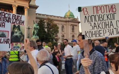 Kitartanak a legelszántabb tüntetők a nyár közepén is