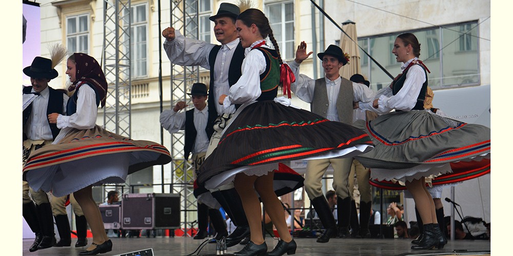A talpalávalót a vajdasági Juhász zenekar szolgáltatja a Csárdafesztiválon (Fotó: Szappanos Veronika/SZMSZ)