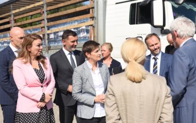 Szerbia 14 teherautóval küld segélyszállítmányt Ukrajnába