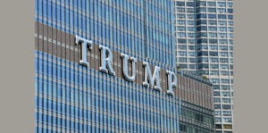 Lefelé áll a logó? Az egyik Trump-torony New Yorkban (Fotó: Pixabay)