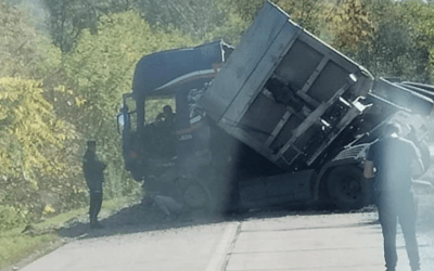 Rommá tört egy kamion Feketics és Szenttamás között