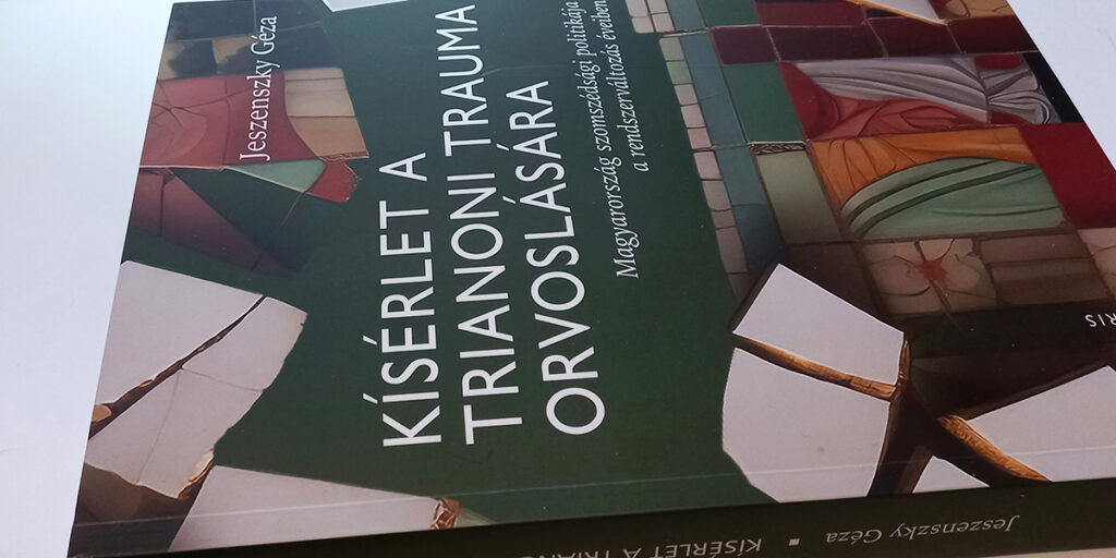 Jeszenszky Géza Kísérlet a trianoni trauma orvoslására című könyve az Osiris kiadó gondozásában jelent meg (Fotó: Szappanos Veronika/SZMSZ)